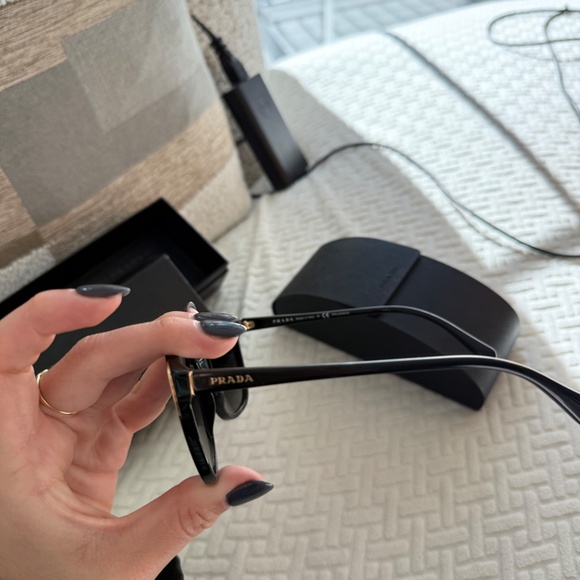 Prada polarized sunglasses - Picture 5 of 6